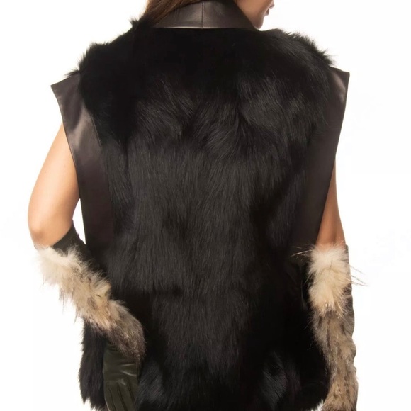 BALMAIN FOX FUR VEST - Picture 8 of 10